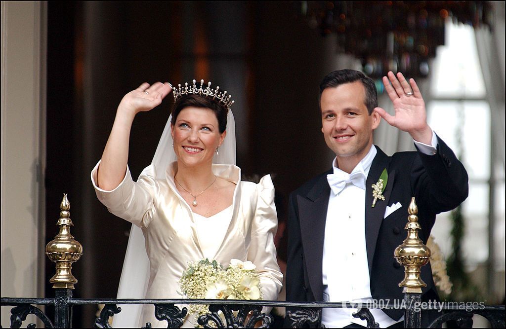 Несмотря на запрет королевской семьи, Марта-Луиза и Ари Бен в 2002 году справили свадьбу.