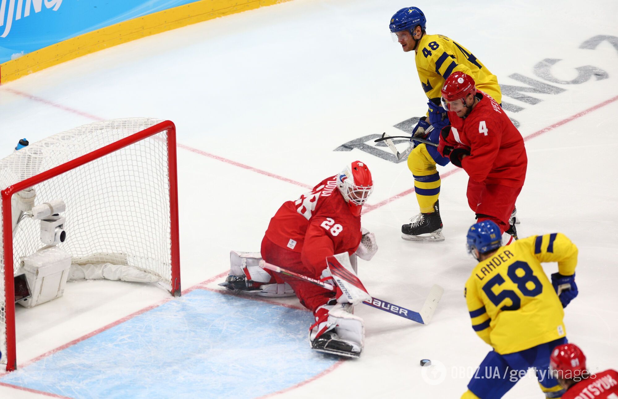 Швеция сравняла счет в третьем периоде.