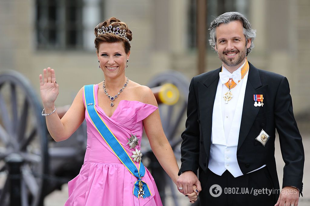 Принцесса Норвегии Марта-Луиза и ее муж Ари Бен на свадьбе кронпринцессы Швеции Виктории и Даниэля Вестлинга (Стокгольм, Швеция; 2010).