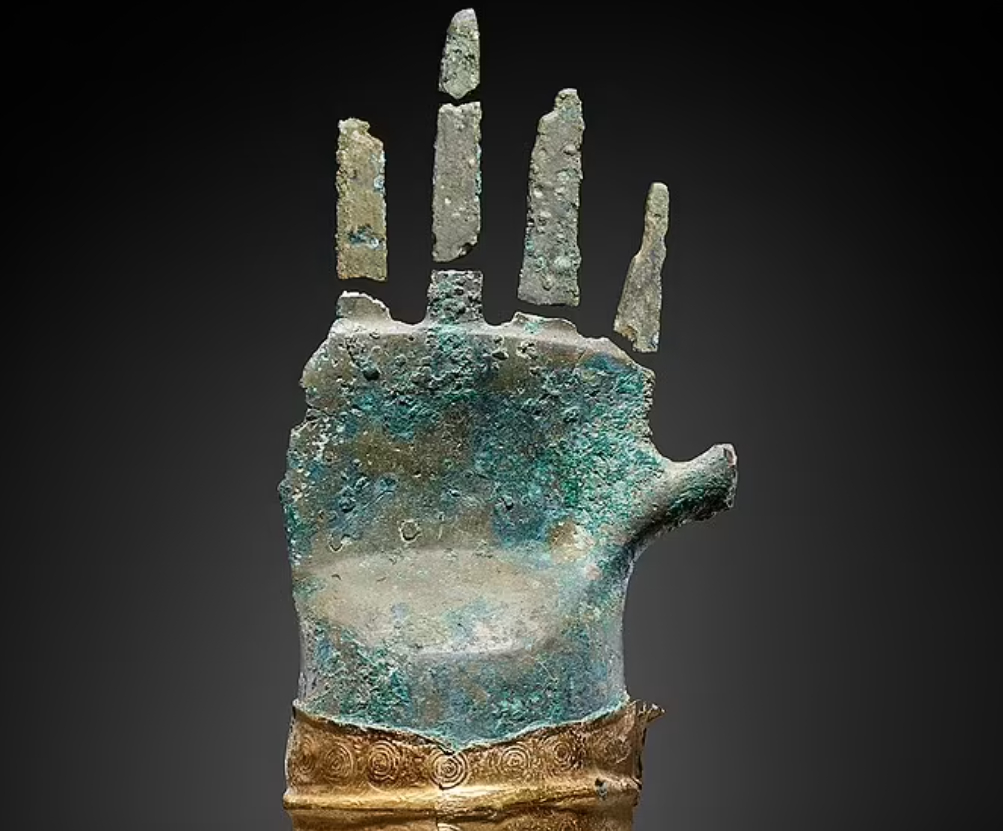 Загадочная рука-протез, созданная около 3500 лет назад.