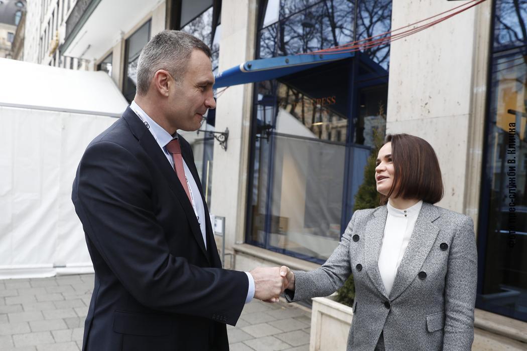 Кличко в Мюнхене встретился с лидером белорусской оппозиции Тихановской. Видео