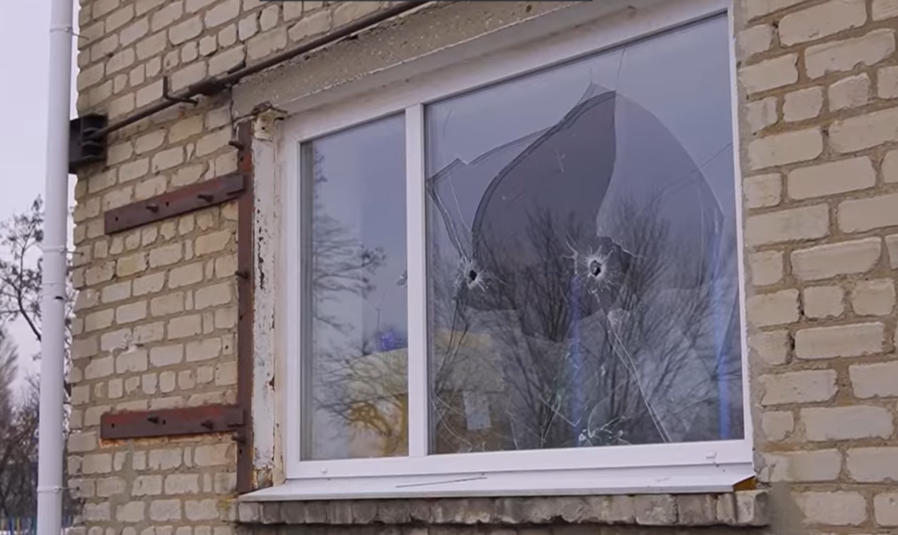 Террористы обстреляли школу в поселке Врубовка