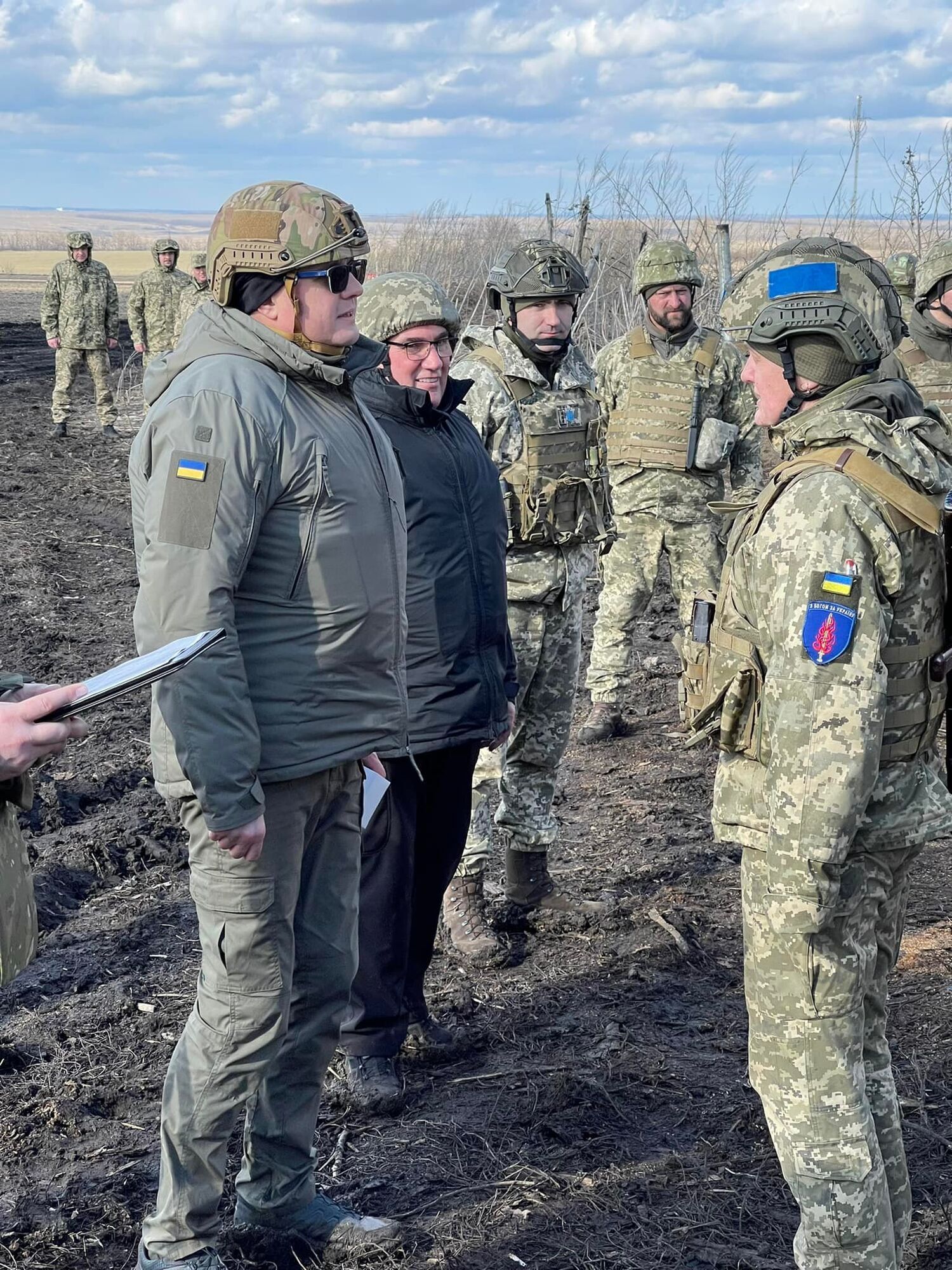 Данилов встретился с украинскими военными на фронте