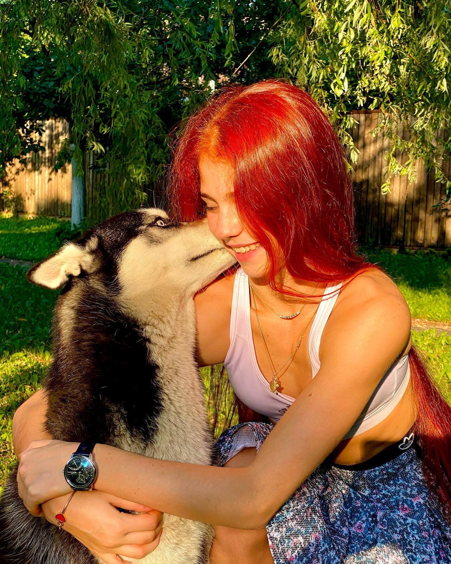 Олександра Трусова любить собак