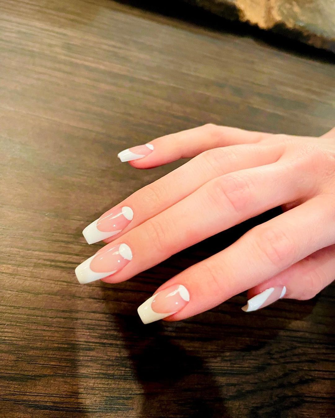 Не менш красиво виглядає також подвійний французький варіант з зафарбованою лункою та кінчиком