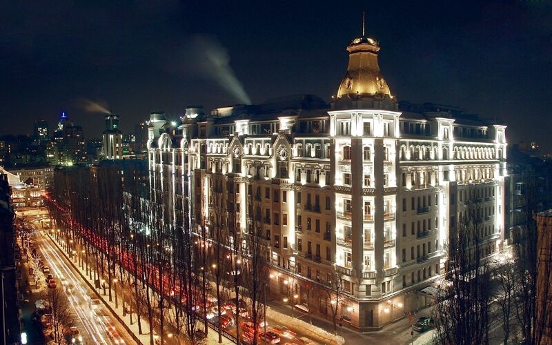 Premier Palace Hotel розташований у центрі Києва на бульварі Тараса Шевченка.