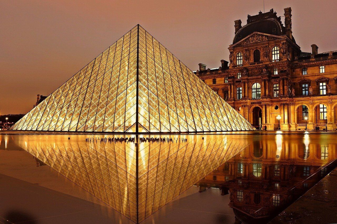 В Париже большой выбор туристических достопримечательностей.