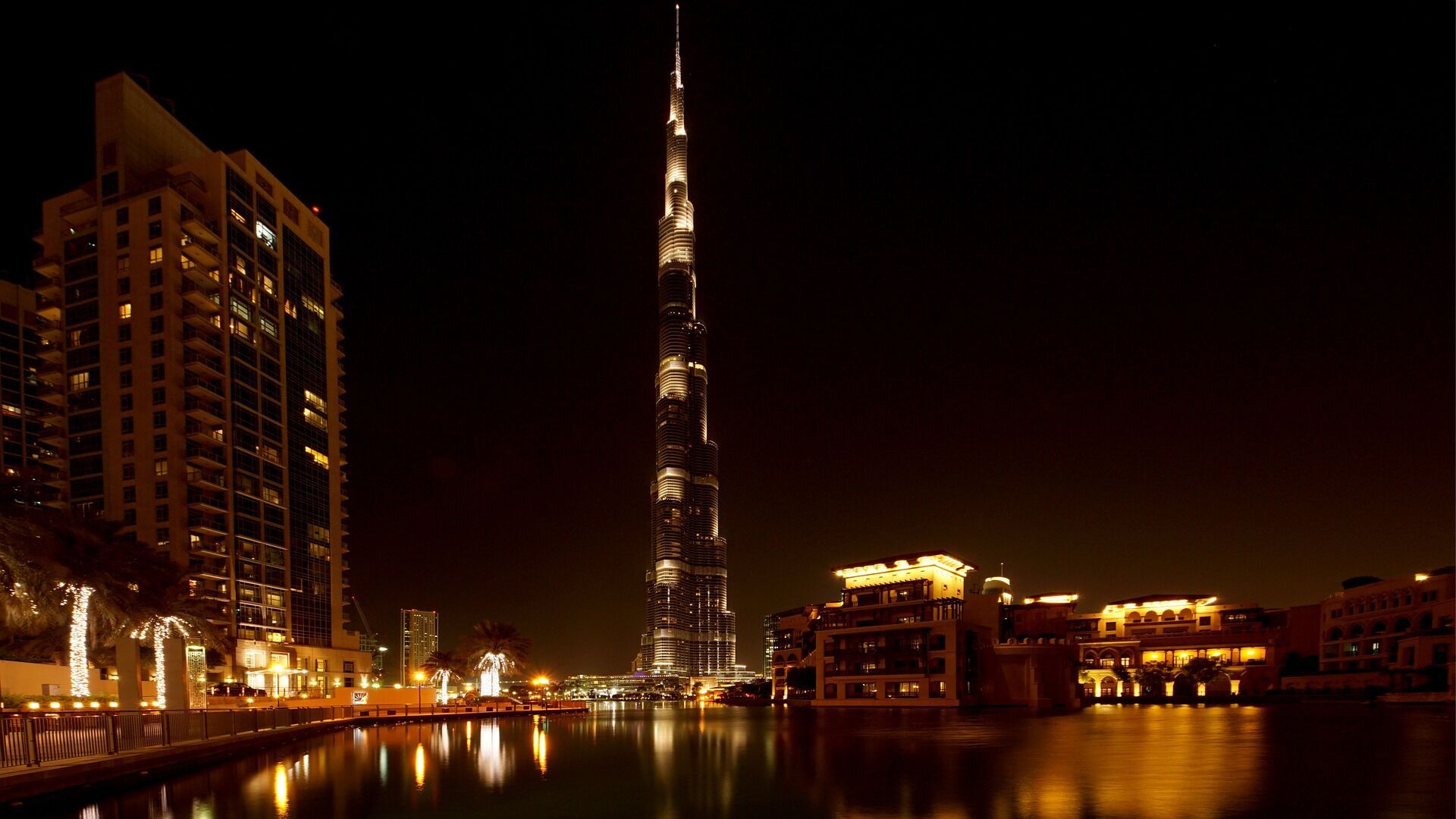 Бурдж-Халіфа – найвища будівля у світі.