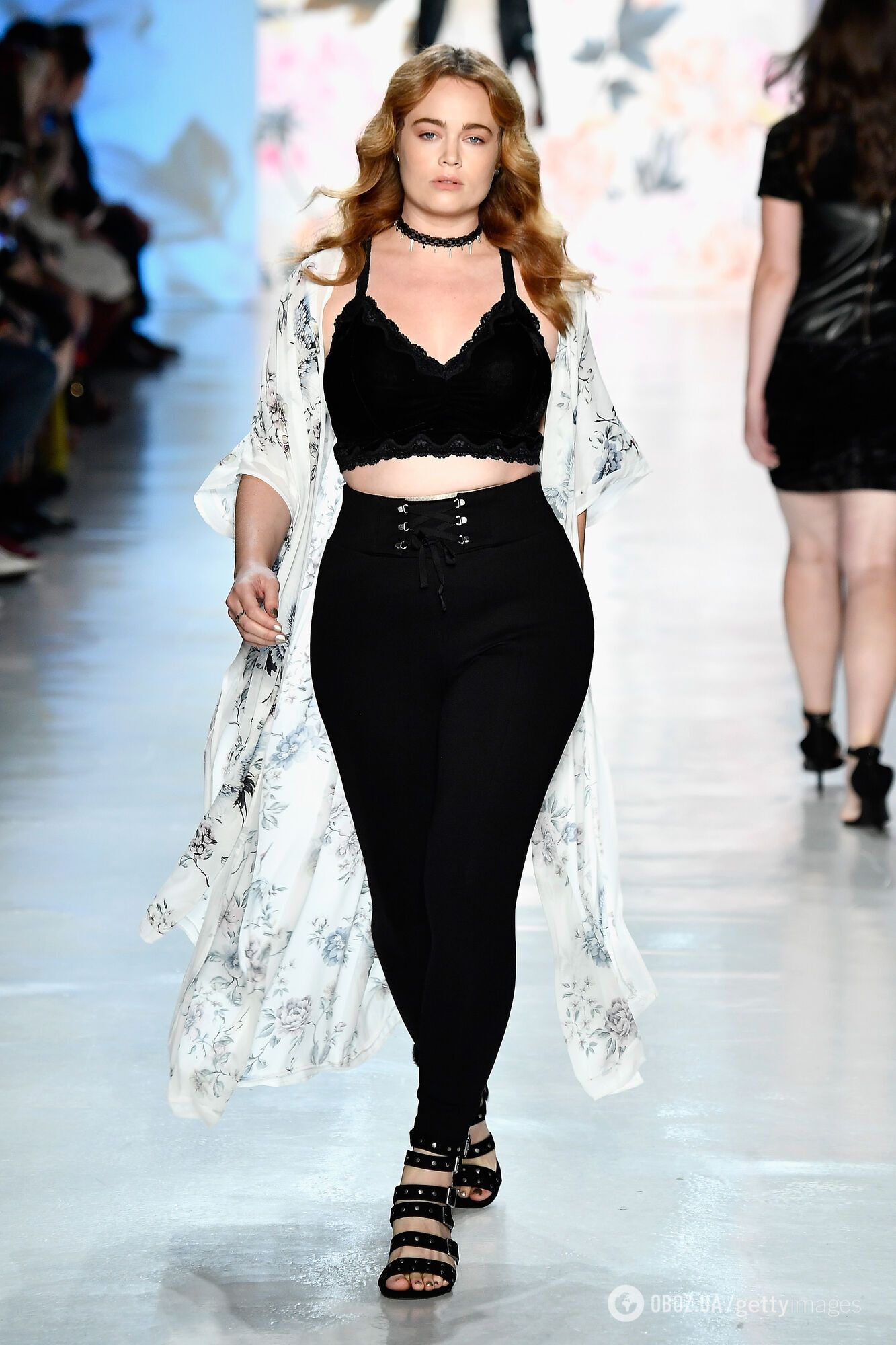 Правильную посадку брюк нужно выбрать для того, чтобы они не пережимали тело.