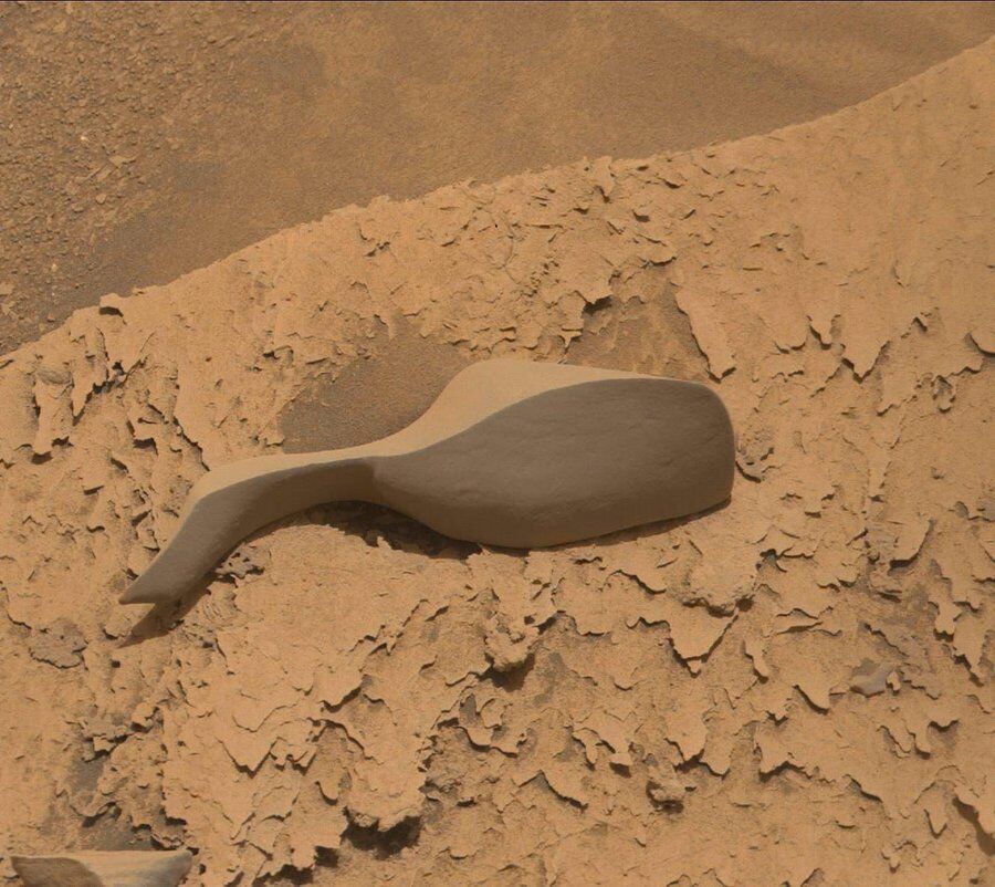 Незвичайна знахідка на Марсі поставила у глухий кут користувачів мережі. Фото