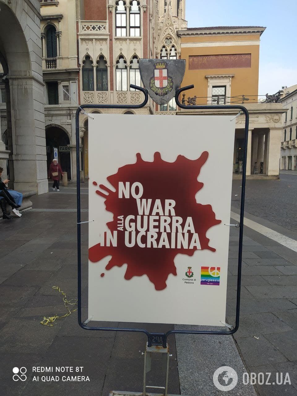 Плакат в городе Падова (Италия) против военной агрессии РФ в отношении Украины.