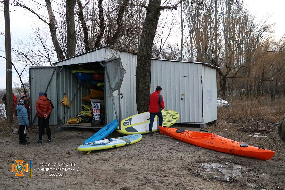 Кадри з місця НП