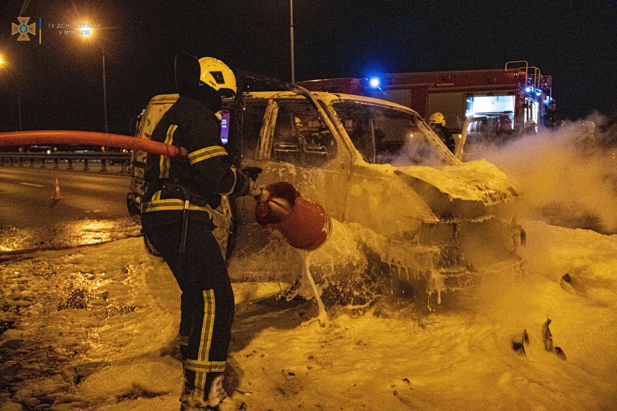 Обгоревший микроавтобус Renault