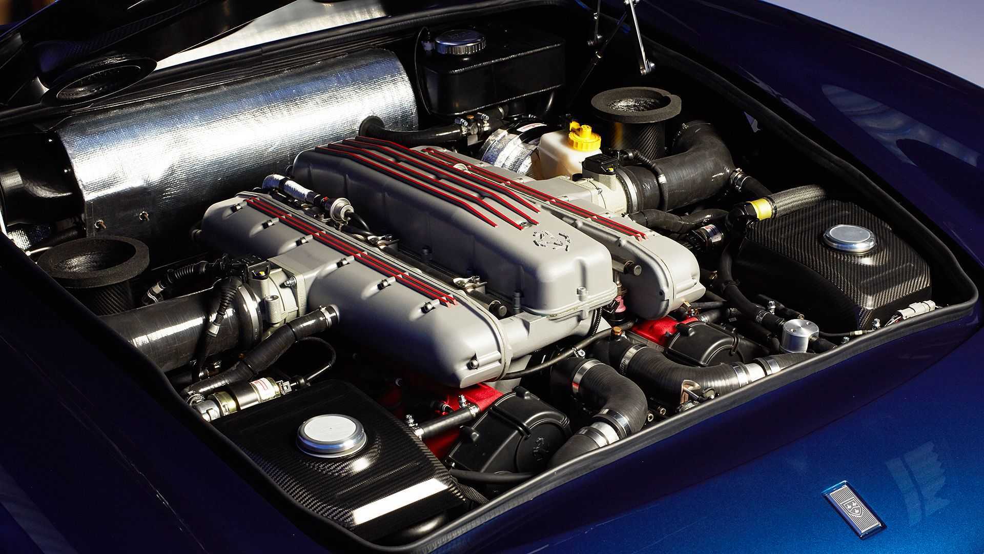 Под капотом находится модернизированный 5,5-литровый двигатель Ferrari V12, развивающий мощность 485 л.с.