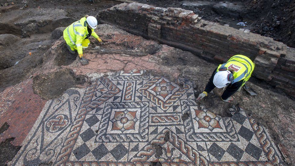 У Лондоні виявлено найбільшу римську мозаїку
