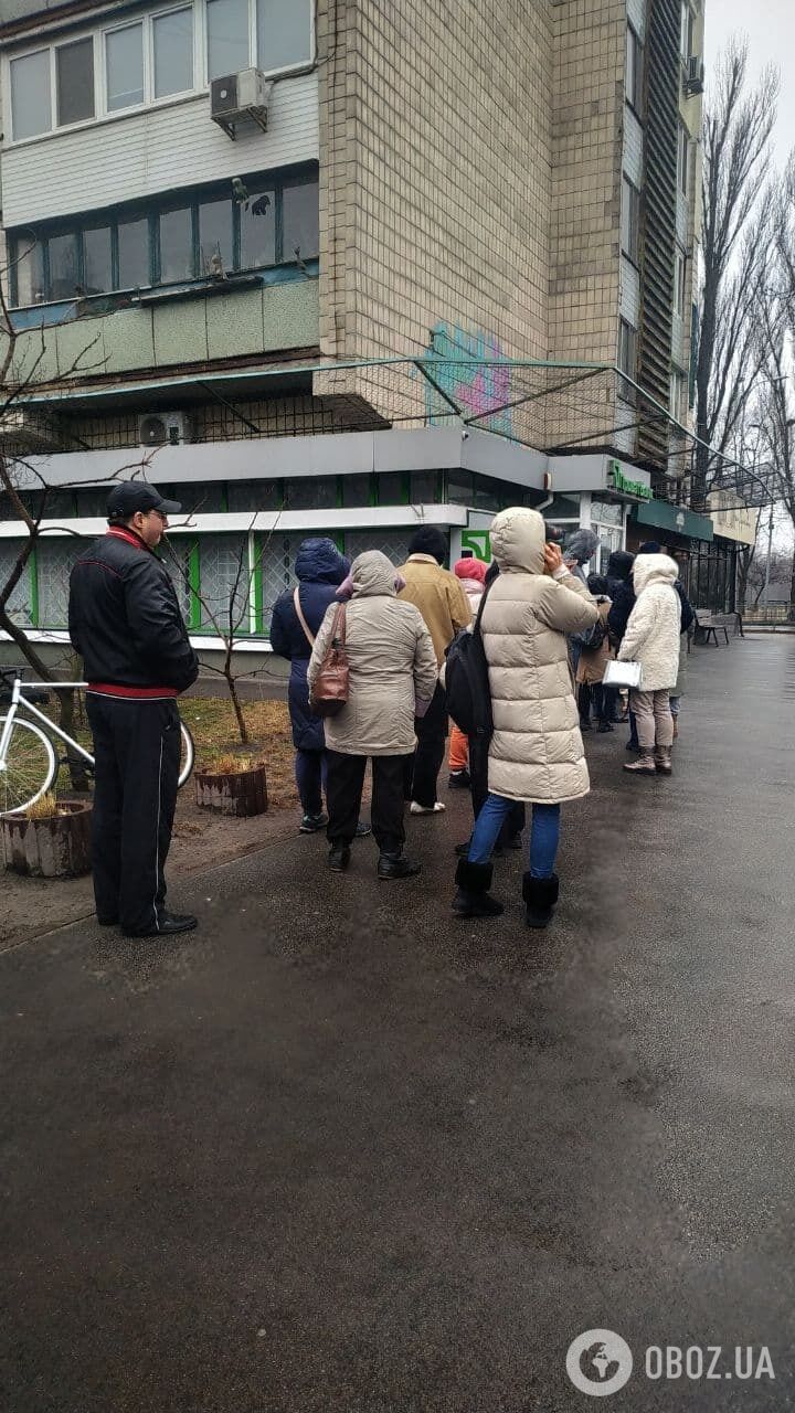 Отделение Приватбанка в Киеве (Днепровский район) не работает