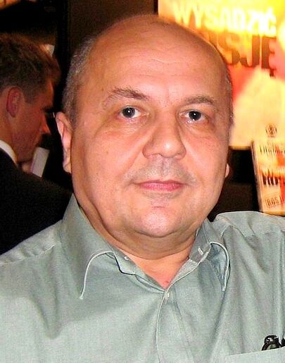 Виктор Суворов был приговорен к расстрелу.