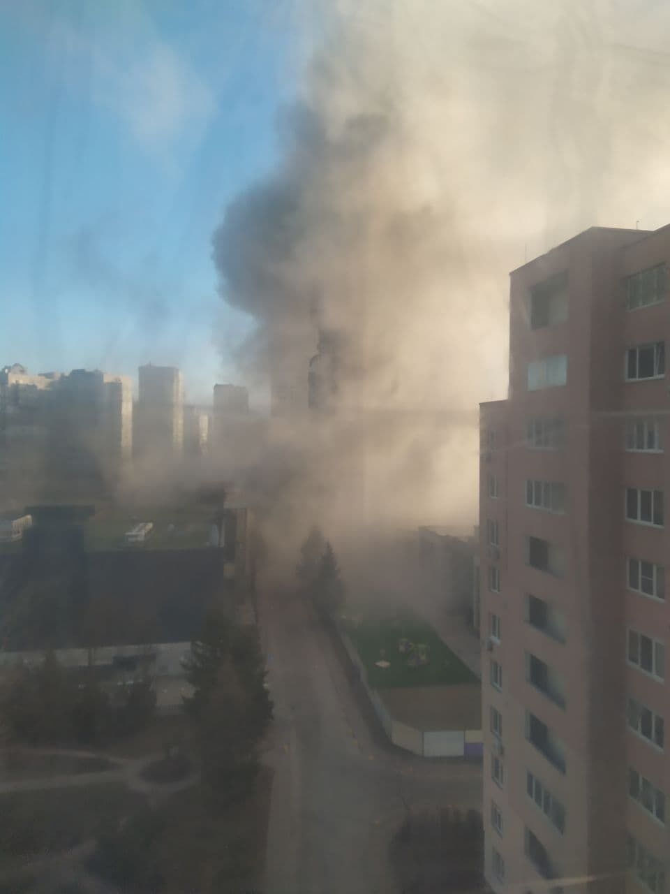 Вблизи аэропорта "Жуляны" поднялся дым: произошел взрыв. Фото и видео