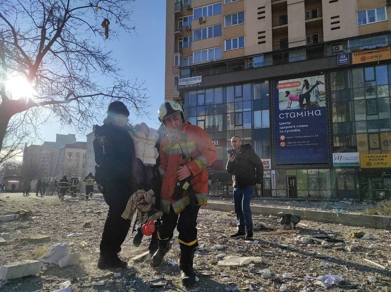 В Киеве не прекращается стрельба, ловят диверсантов и готовят "коктейли Молотова". Главное о ситуации
