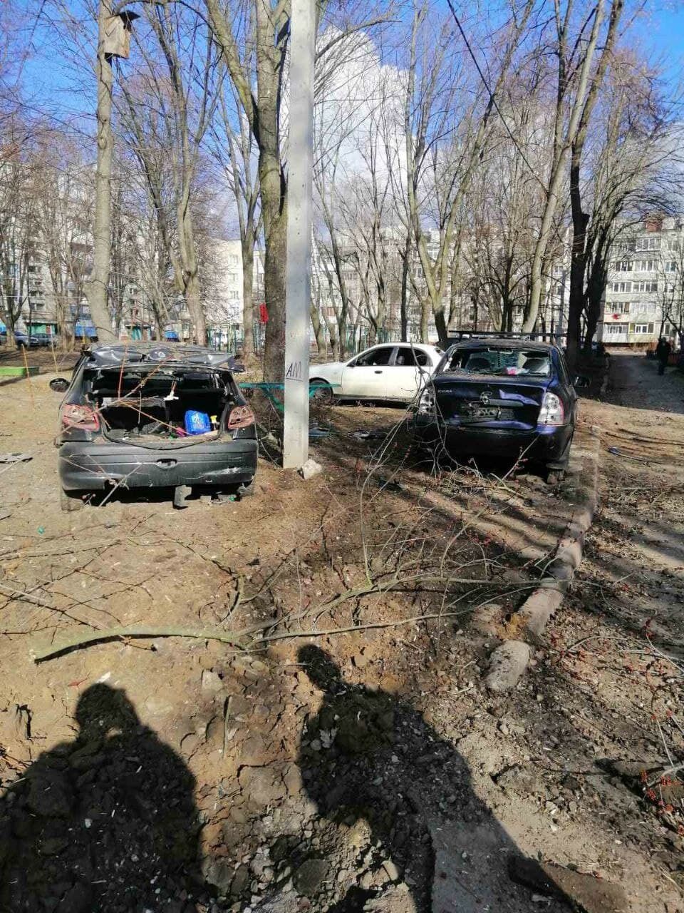 Оккупанты обстреляли жилой дом в Чернигове, поднялся дым. Фото и видео