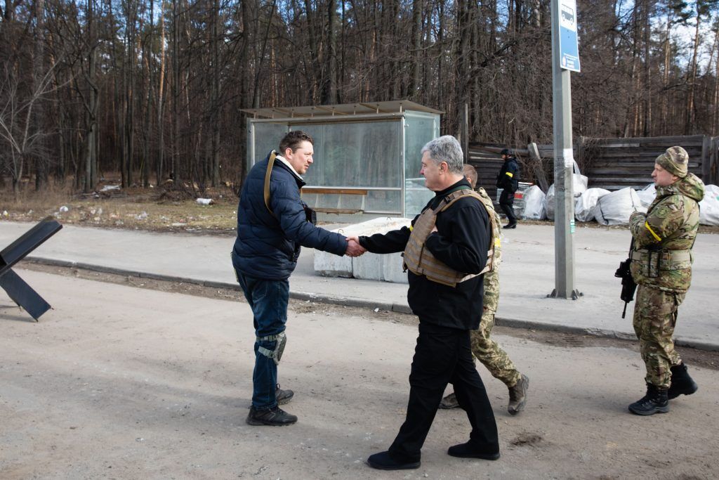 Порошенко побывал на блокпосту возле Коцюбинского под Киевом