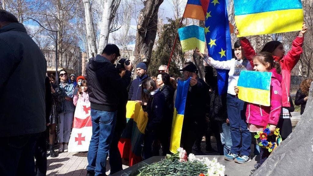 Во всем мире протестуют против войны Путина в Украине: в Берлине на митинге – 500 тыс. человек. Фото и видео