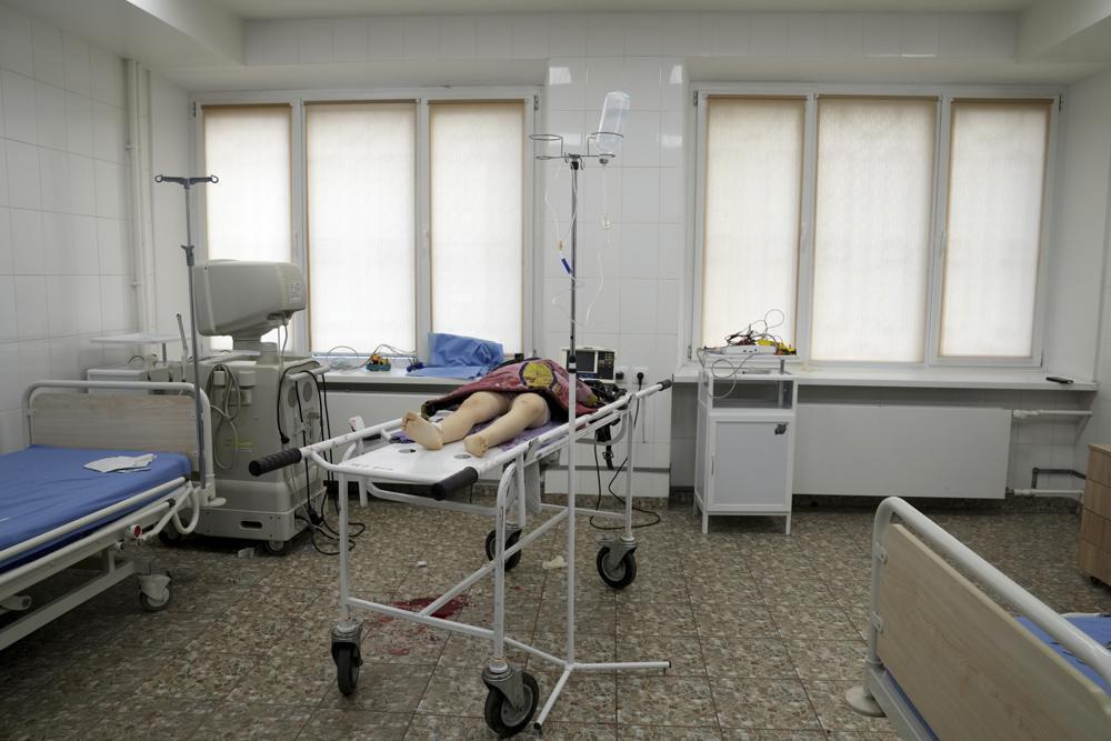 "Покажите это Путину": в Мариуполе в результате обстрела погибла 6-летняя девочка, врачи плакали. Фото