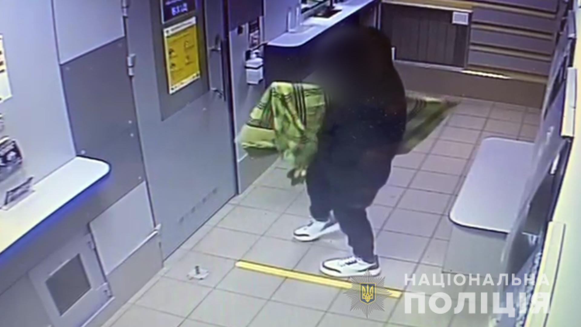 Парень отнес домашнюю технику в ломбард.