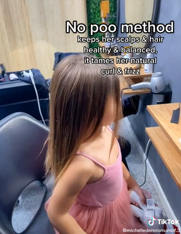 Девочка не мыла волосы шампунем 16 месяцев.