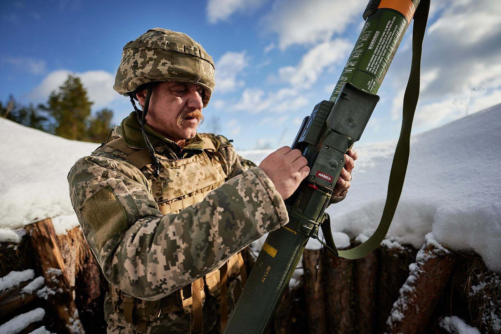 Украинские военные "осваивают" американские гранатометы. Фото