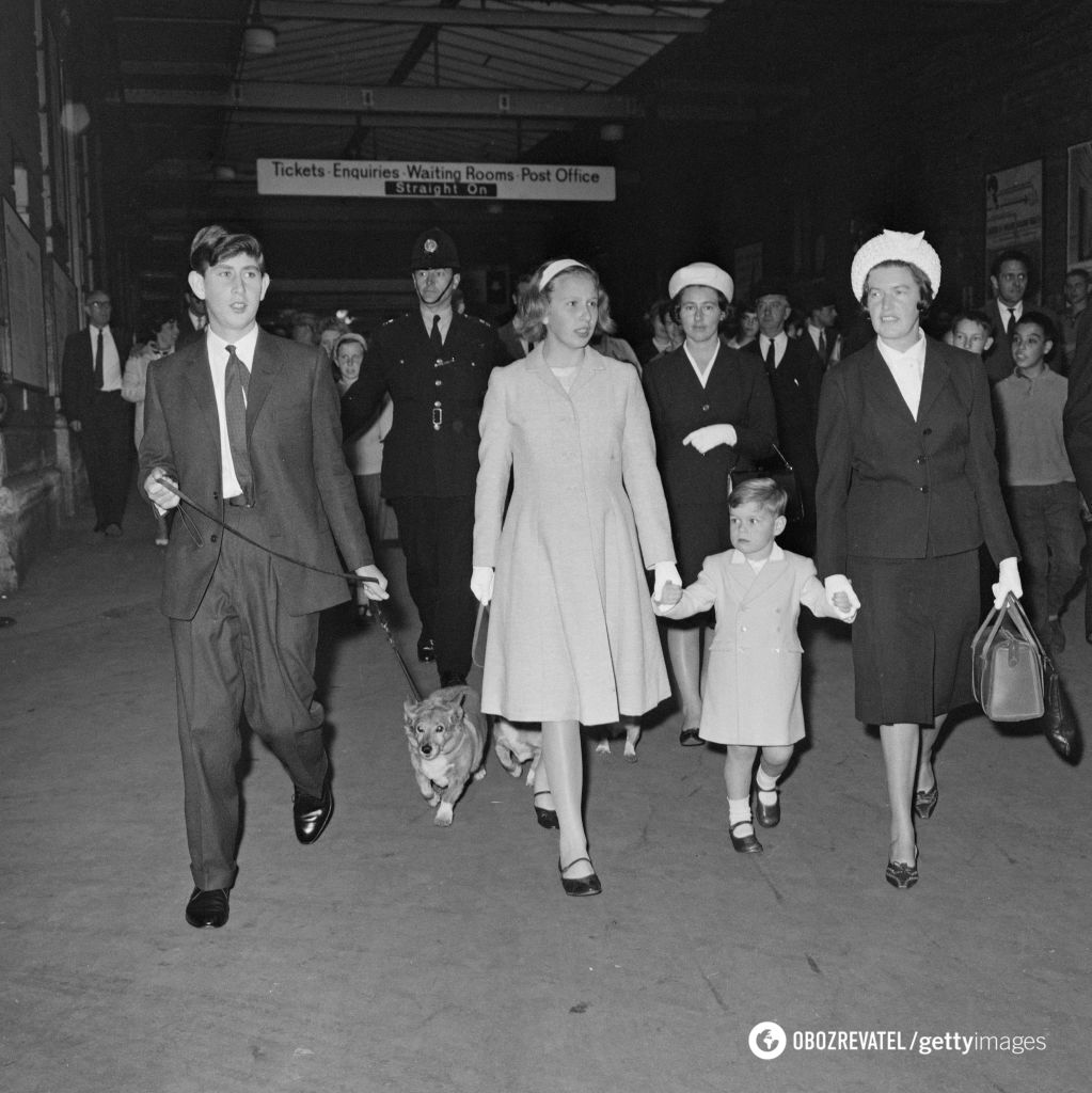 Принц Чарльз, принцесса Анна и принц Эндрю с няней Мейбл Андерсон (Лондон, 1963).