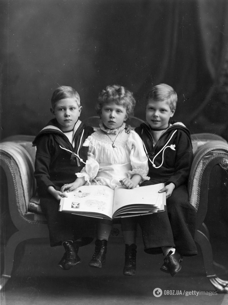 Майбутні королі Георг VI і Едуард VIII, а також принцеса Марія (1901).