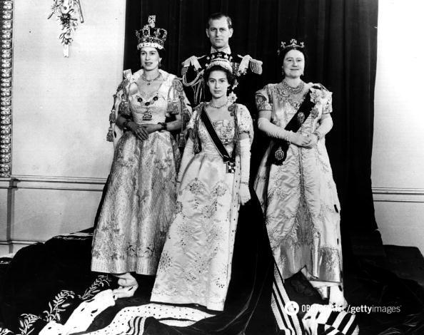 Елизавета ІІ ранее была свидетельницей коронации своего отца.