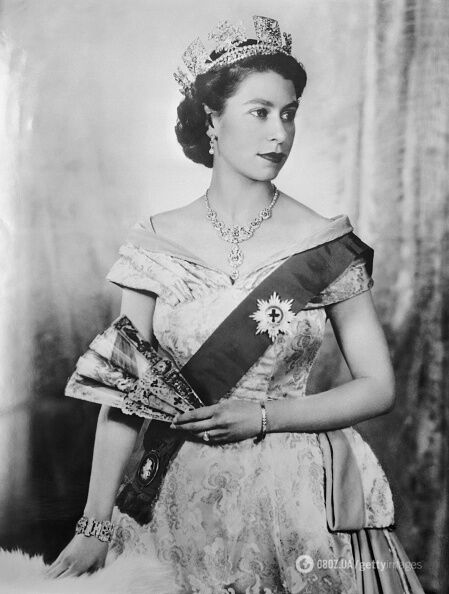 Елизавета II обожала скачки и стояла в воротах: какими были спортивные пристрастия британской королевы 