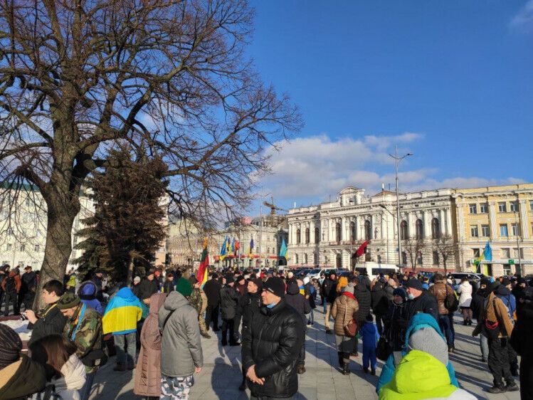 Жители прошли до площади Свободы
