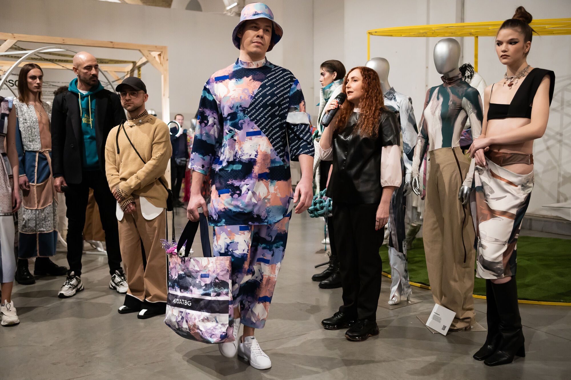 Денис Жупник представил одежду от Ирины Первий под названием "Мгновение вечно"