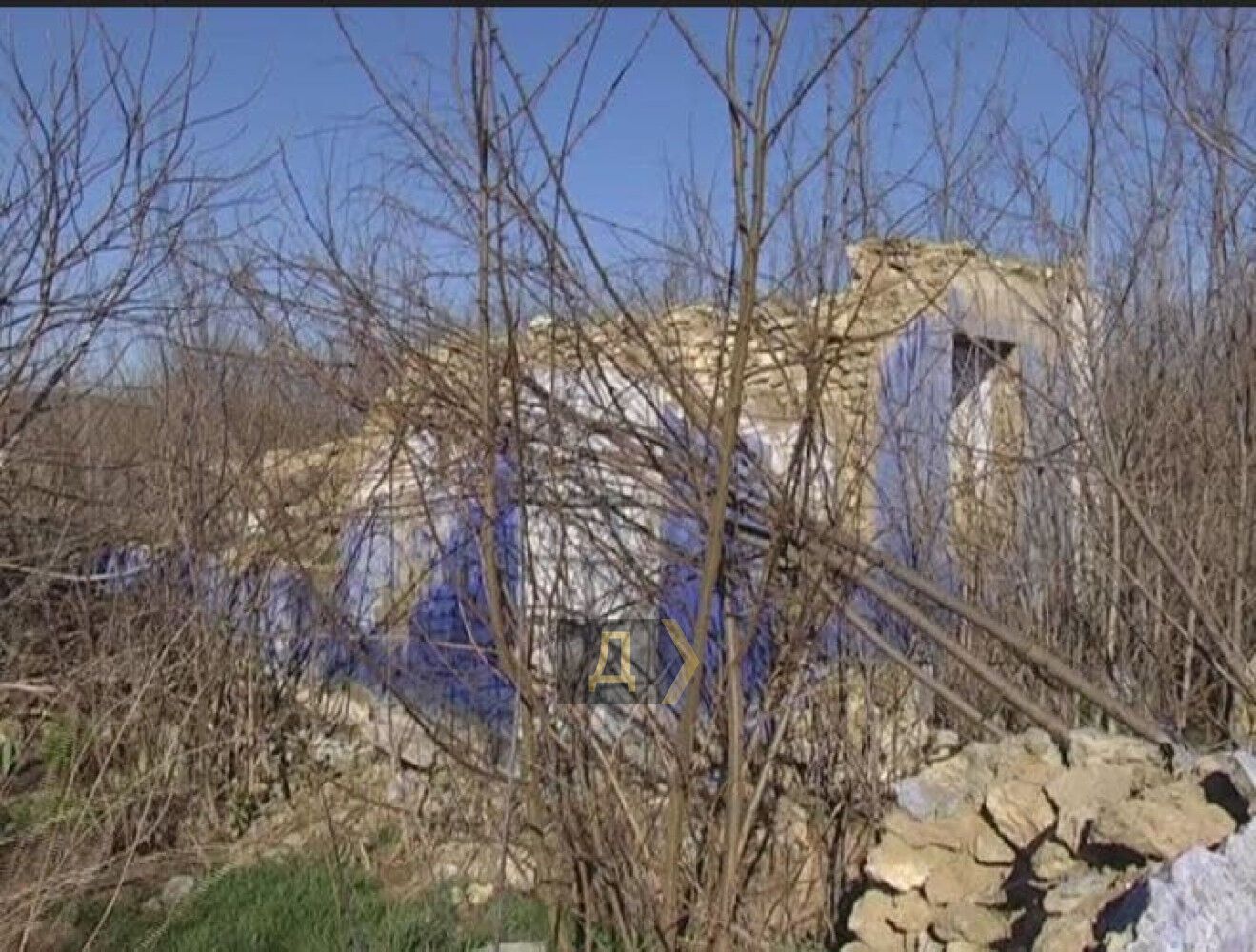 Последняя жительница в селе жила среди полуразрушенных домов