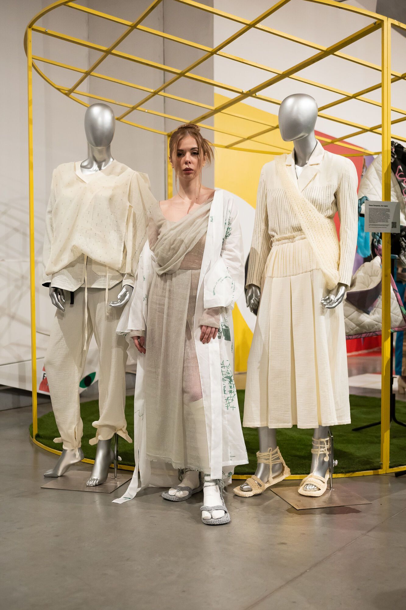 Мила Еремеева представила лук от Алены Лазоренко