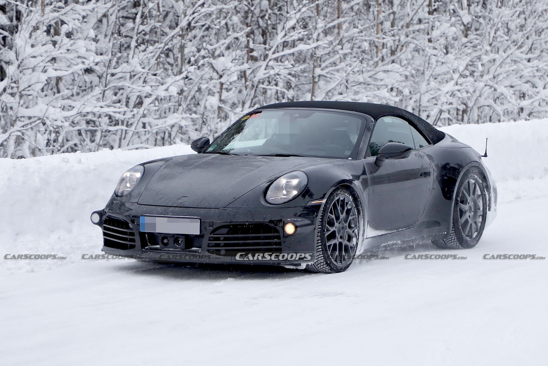 Porsche тестирует обновленный 911 Cabriolet