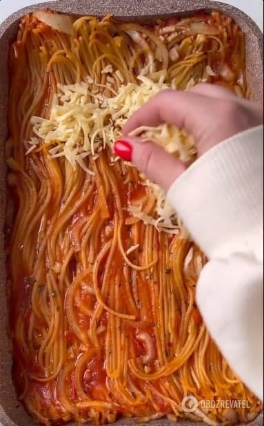 Затирання спагеті твердим сиром