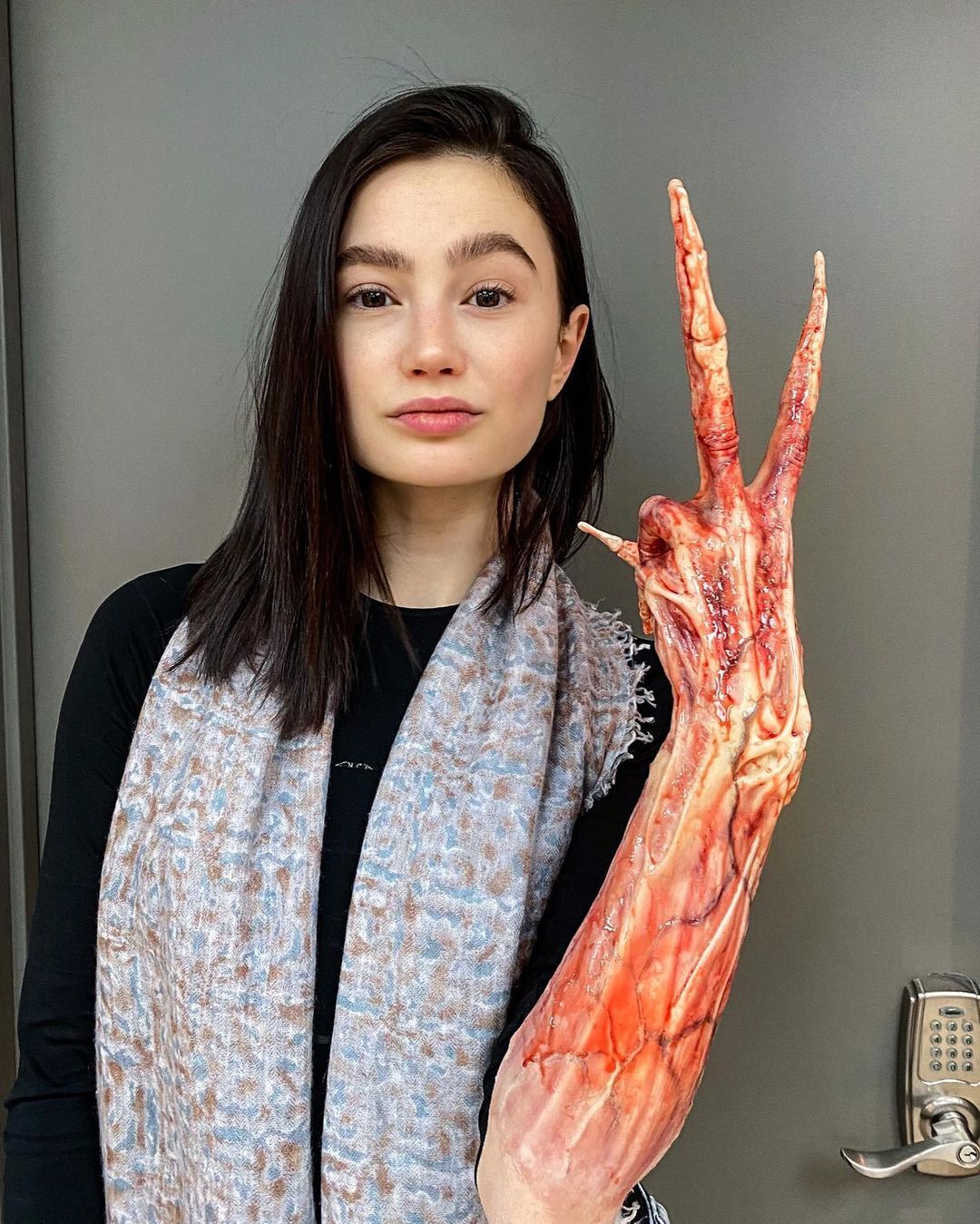 Під час виступів на телебаченні талант українки помітив продюсер фільму "Чекають безбожні"