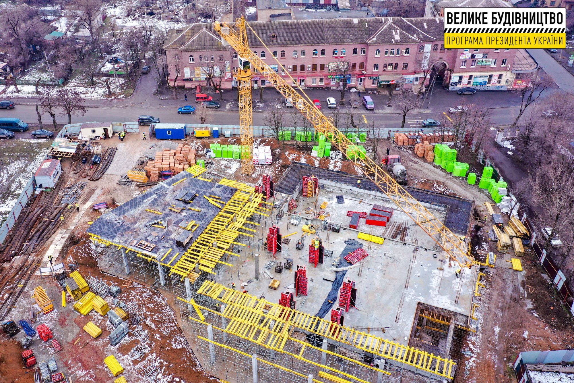 Новый бассейн возводится "с нуля" на месте бывшего пустыря на улице Александра Поля