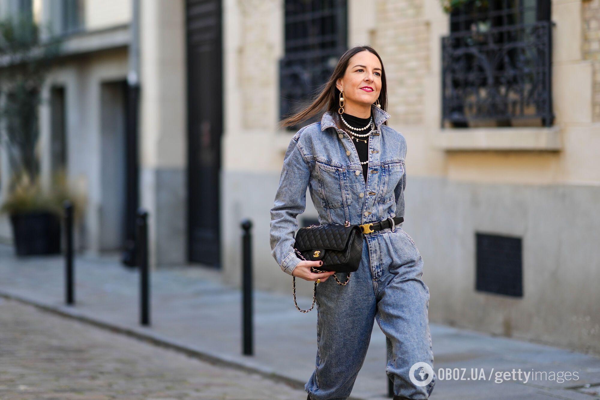 Модельеры в своих представили разнообразные вариации комбинезонов из денима