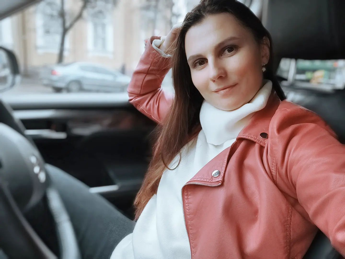 Ольга Полещикова в машине