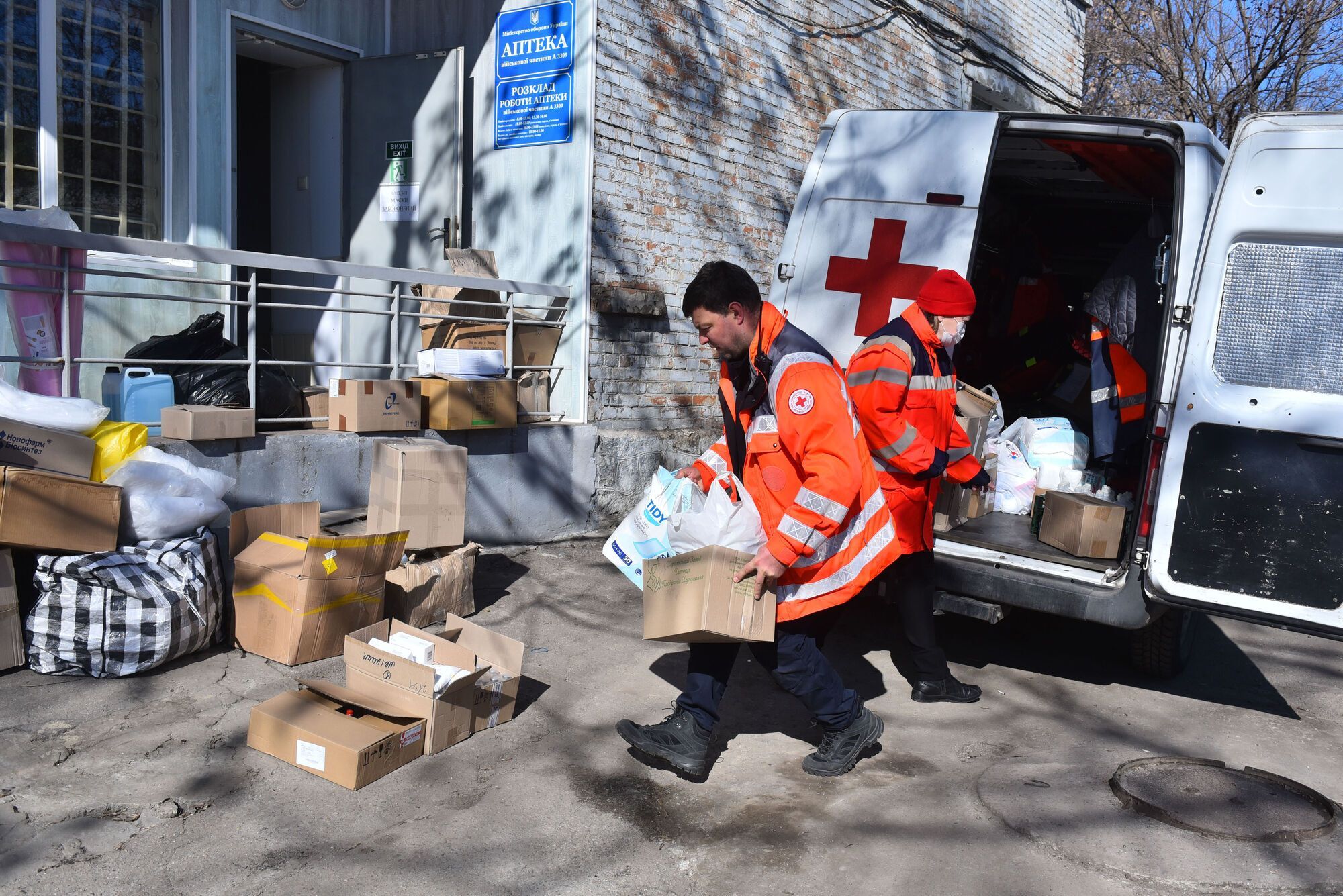 Запорожский военный госпиталь получил помощь от местных жителей и областной организации Красного Креста.