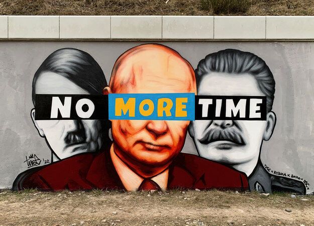 В польском Гданьске появился красноречивый мурал с Путиным, Сталиным и Гитлером