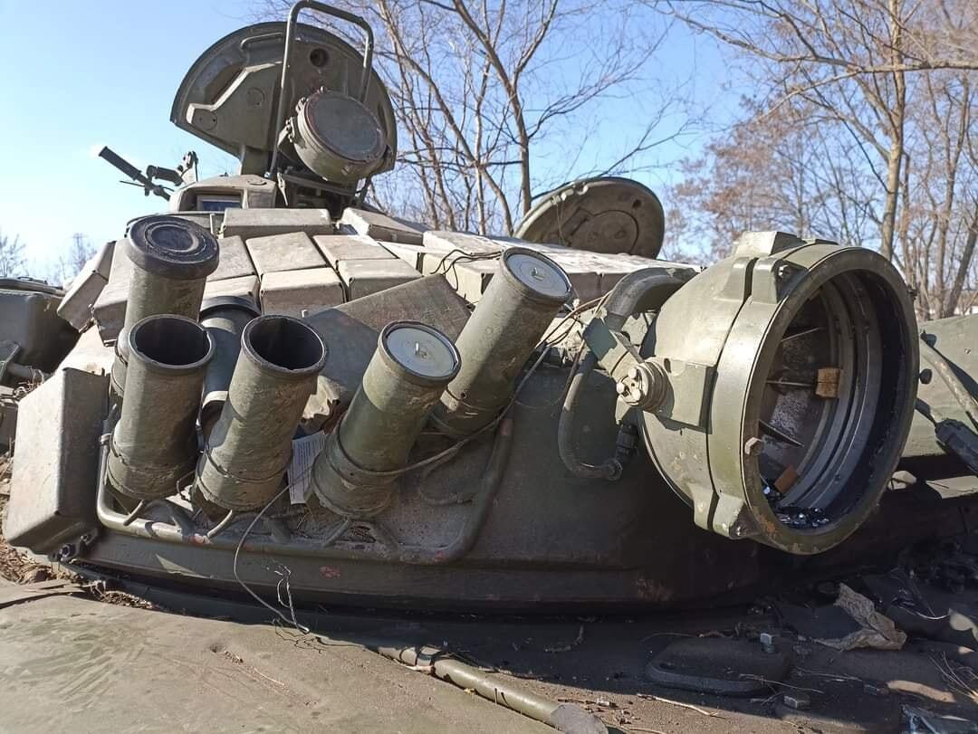 ЗСУ розбили ворога на Чернігівщині та захопили 10 танків і зенітно-ракетний комплекс. Відео