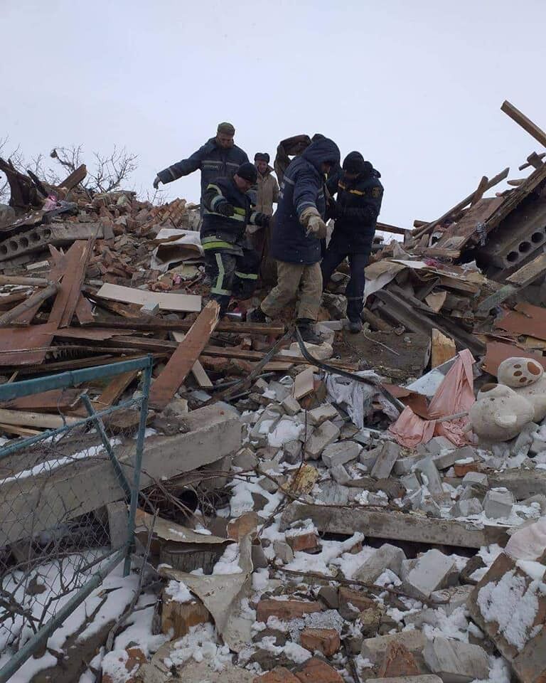 Російські окупанти знову обстрілювали житлові будинки на Харківщині.