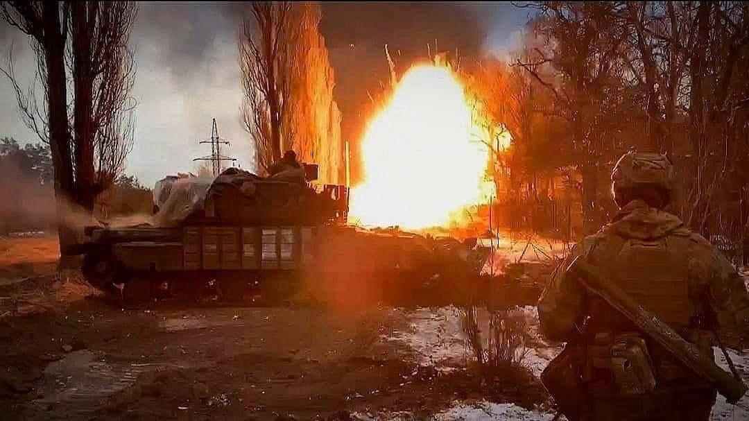 ЗСУ на Луганському напрямку розгромили техніку окупантів: піднявся стовп диму. Фото