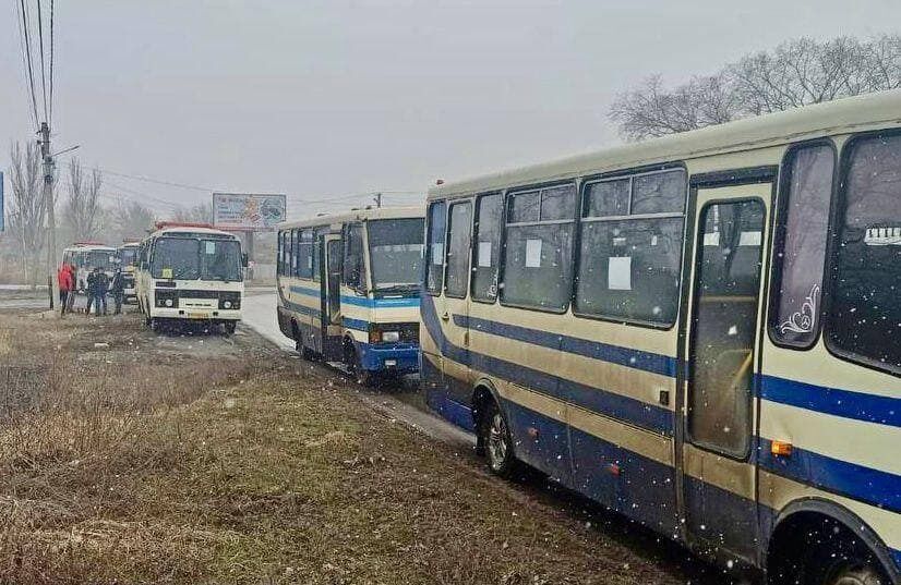 В Україні евакуювали десятки тисяч людей, а в Маріуполі та Волновасі окупанти блокують "зелені коридори"